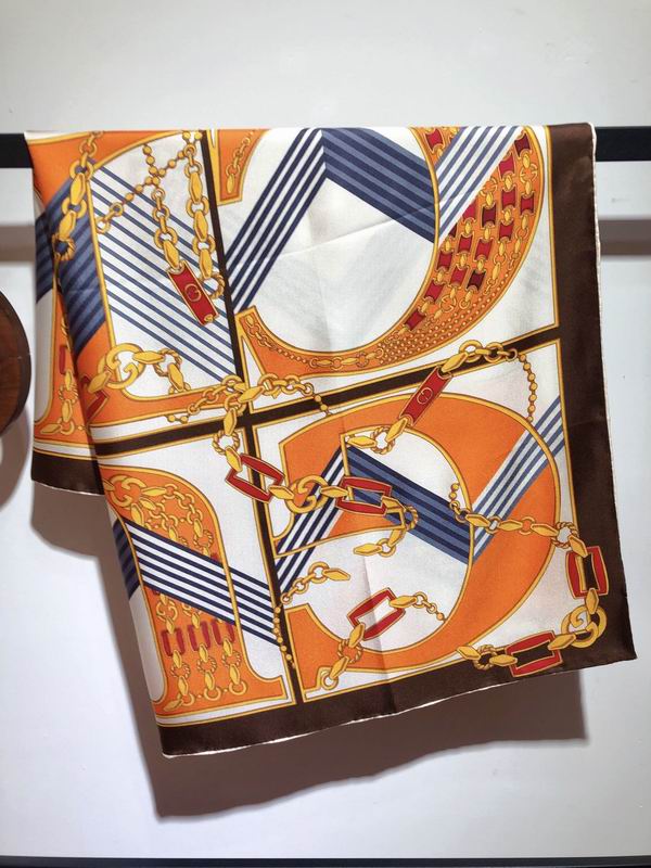 Gucci silk scarf 90X90cm E14 (1)